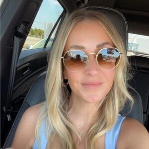 Meet your Posher, Deanna